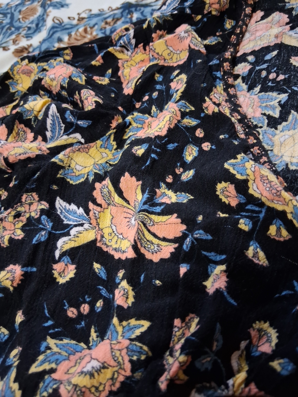 Band of Gypsies Black Floral Wrap Crop Top with Tie Front - Picture 3 of 3